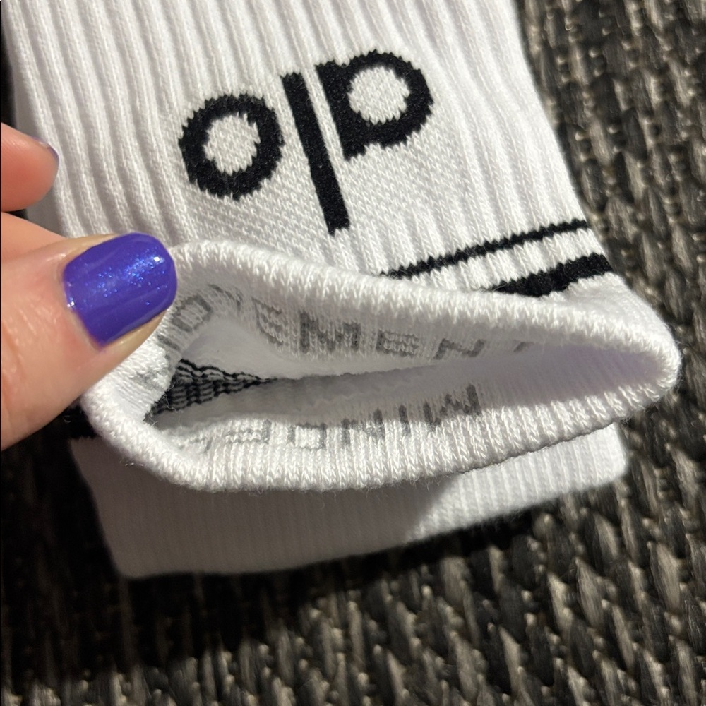 Alo yoga throwback sock - Picture 3 of 5